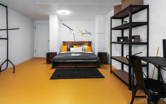 Nice and clean hostel room for 3 2C