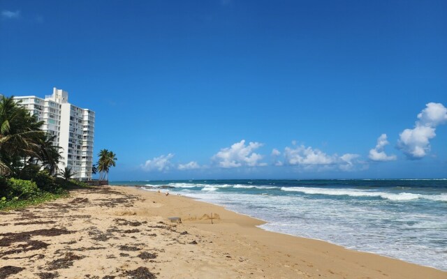 Gorgeous 1-Bedroom Beachside Suite