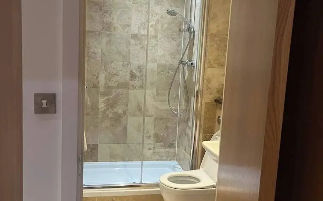Apartmentsleeps5-city-tv-wifi-seaview