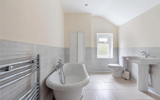 Beautiful 4 Bed House Worcester City Centre