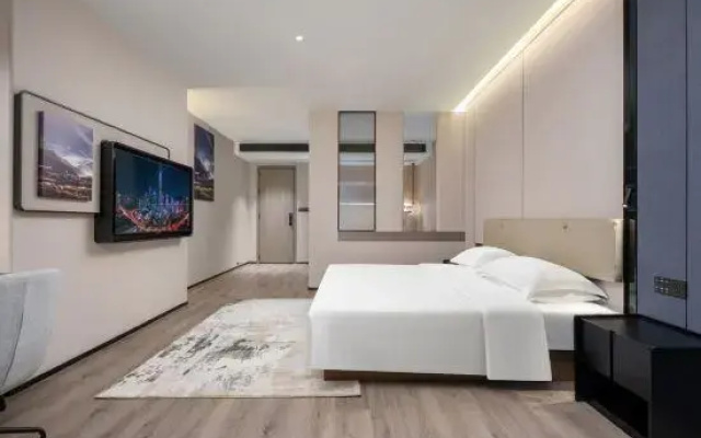 Blue Coast International Hotel (Guangzhou Baiyun Railway Station · Sanyuanli Metro Station)