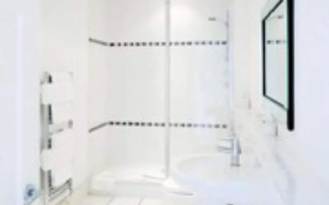 The Thomas Paine Hotel