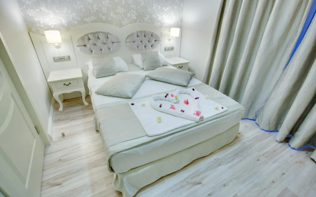 The PINEHILL  & Suites