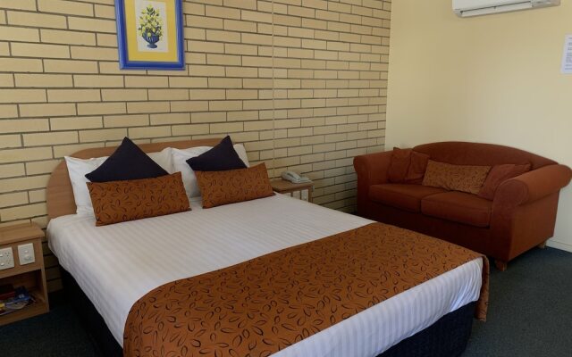 Riverland Motor Inn & River's Restaurant