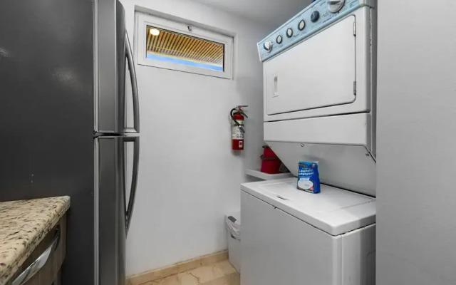 Charming 1br1ba Condo in Great Location With Pool