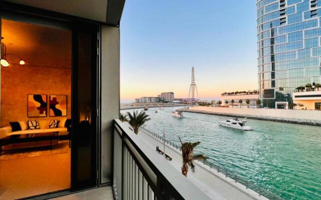 Luxury beach front apartment with balcony Dubai Marina