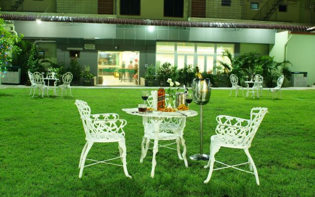 Green Leaf Hotel
