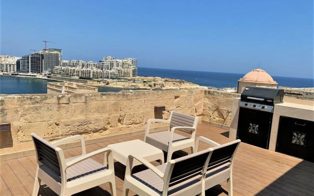 Sea View Penthouse - Spacious Terraces