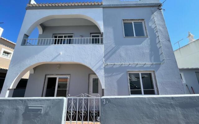 Spacious Villa. Large Rooftop. 4 Bedroom Sleeps 8