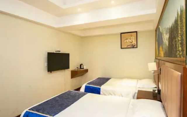 Chongqing Jinyue Bay Hotel（tushuguanditiezhanxinanyiyuandian）