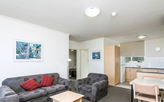 Glenelg Holiday Apartments