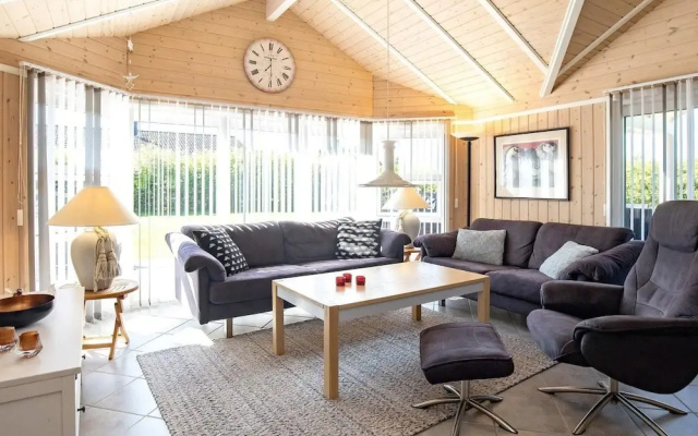 6 Person Holiday Home in Vaeggerlose