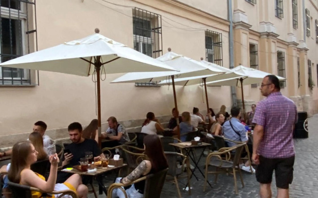 Апартаменти в центрі біля Ратуші вул. Площа Ринок 11