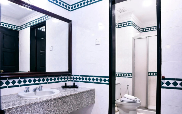 Leisure Cove Hotel & Apartments