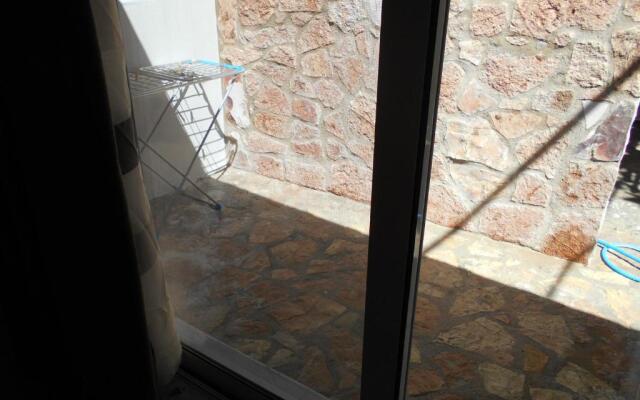 Haris Apartments