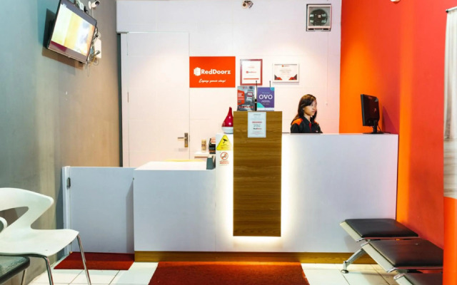 RedDoorz Apartment @ Bogor Valley
