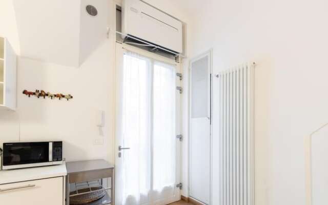 Charming Studio Near Piazza Castello by Wonderful Italy