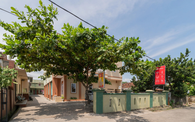 RedDoorz Syariah @ Jalan Pangeran Antasari 4