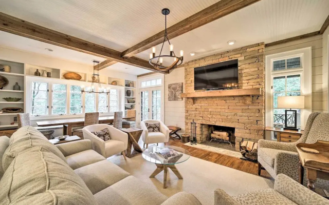 Beautiful Trillium Home Next to Waterfall!
