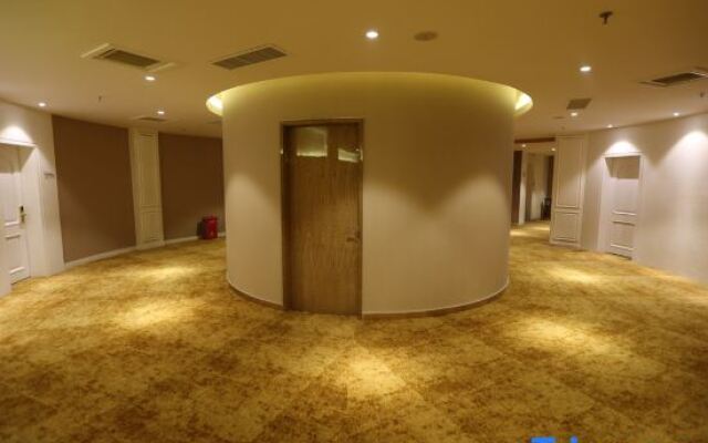 Roman Holiday Hotel