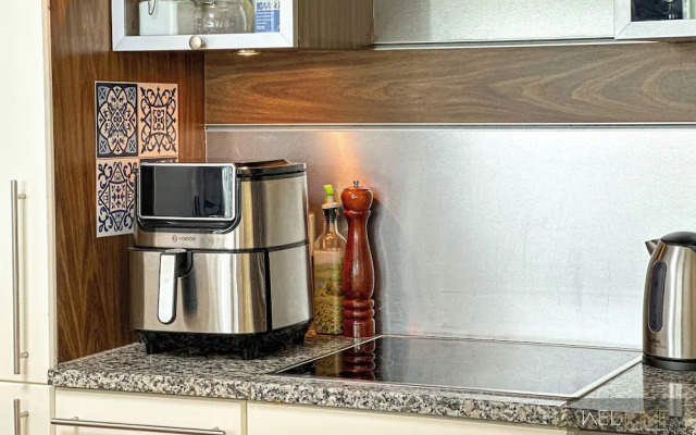 WelHome - Stylish Breathtaking 2BR Apartment in Marina