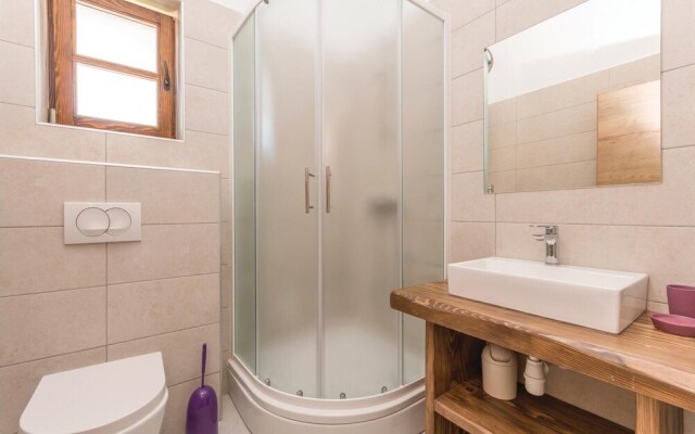 Beautiful Home in Muline With Wifi and 4 Bedrooms
