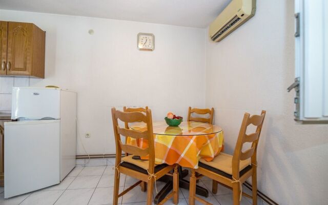 Apartment and Rooms Ruza