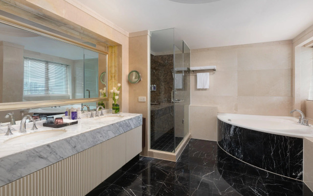 voco Guangzhou Shifu by IHG