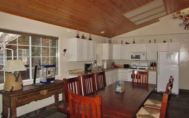 100 Cedar Hideaway Home