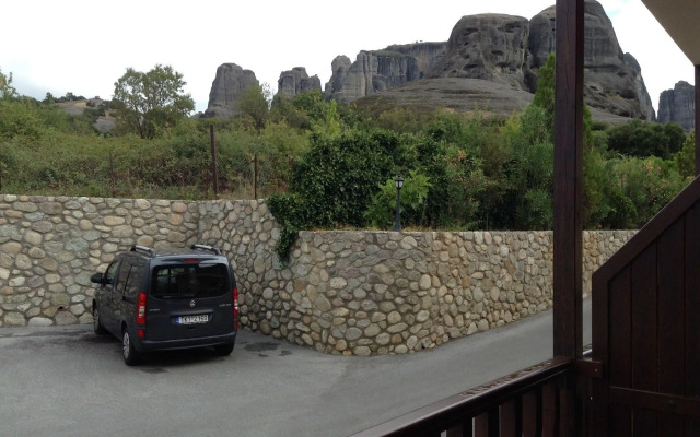 Doupiani House Hotel