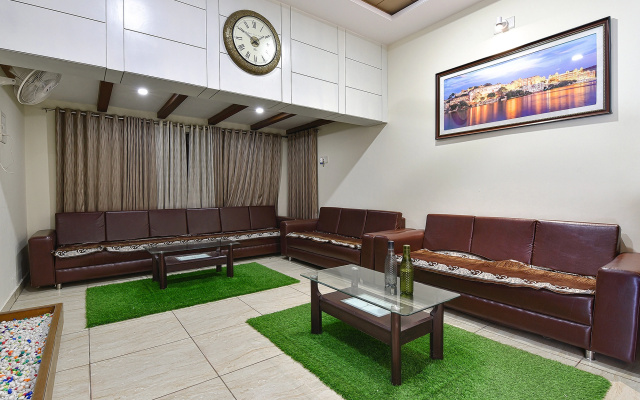 Fabhotel Royal Icon