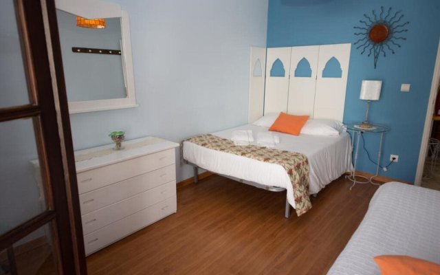Ericeira Chill Hill Hostel & Private Rooms - Peach Garden