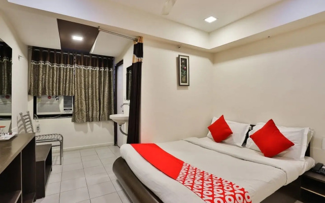 Hotel Blue Moon by Sky Stays