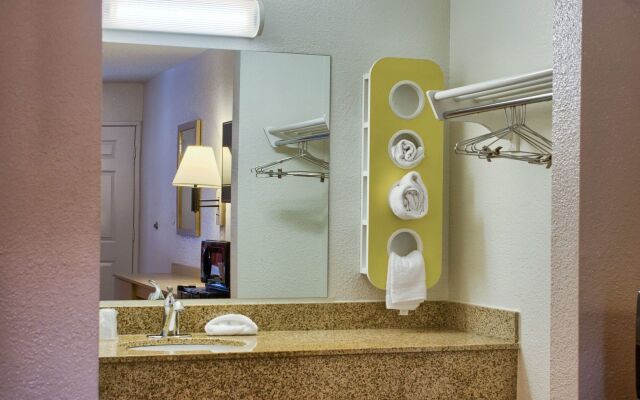 Motel 6 Seattle, WA - South