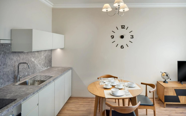 Louren Apartments