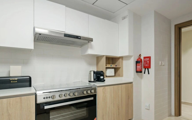 2BR w Canal & Burj View Near Dubai Mall