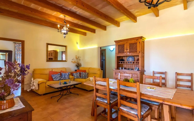 Holiday Home es Coscolls (Pic300)