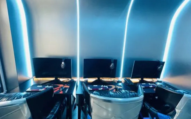 Hexing E-sports Hotel (Harbin Central Street Baroque Branch)