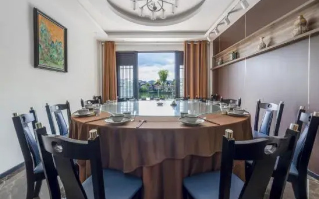 Zhenhu Homestay (Jiandemeicheng Ancient Town)