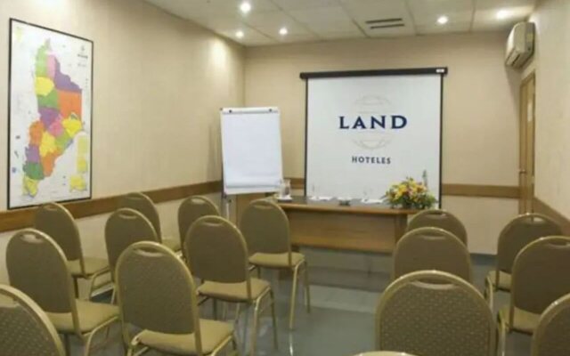 Land Express Neuquén Hotel