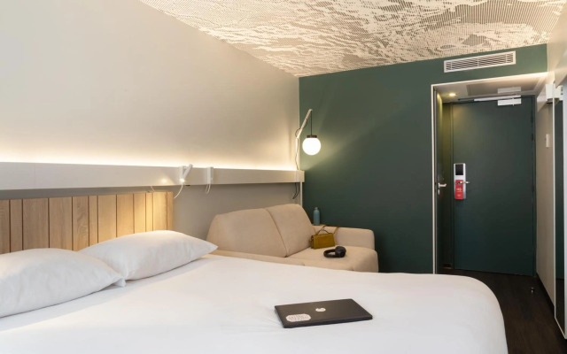 Merryl Hotel