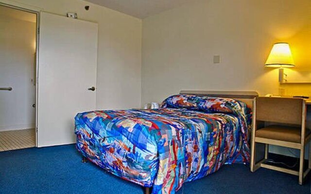 Motel 6 Tampa Downtown