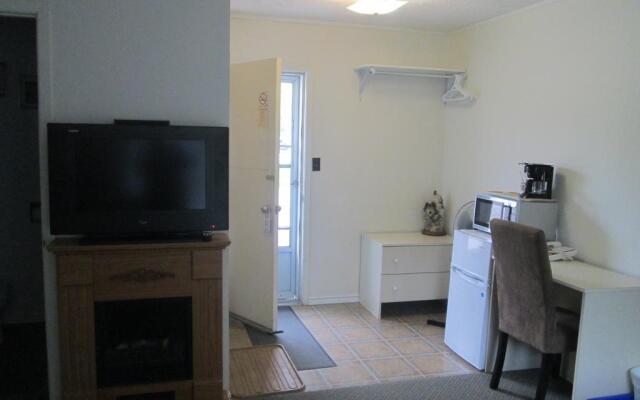 Edgewater Motel & Campground