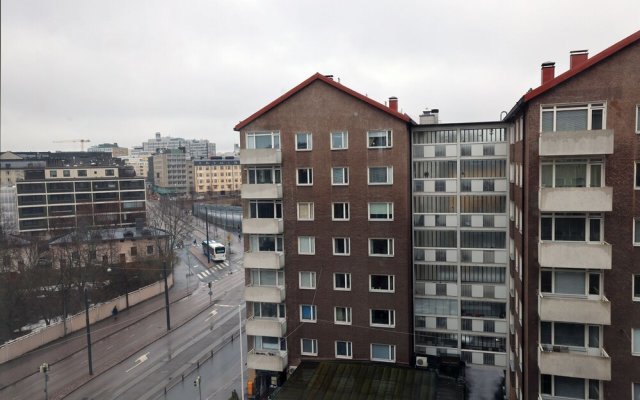 2ndhomes 102m2 3BR Apartment w Balcony