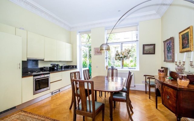 Stylish Apartment on Quiet Street Parallel to Kings Road, Chelsea
