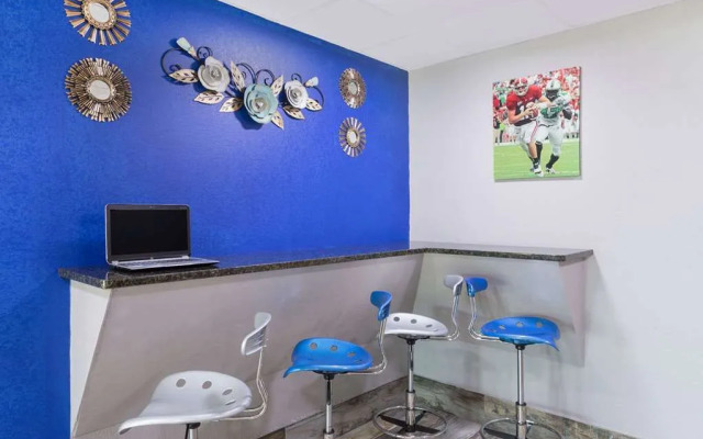 Microtel Inn & Suites By Wyndham Tuscaloosa – East