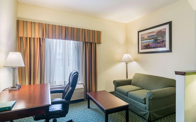 Quality Inn & Suites Harvey - Chicago Southland