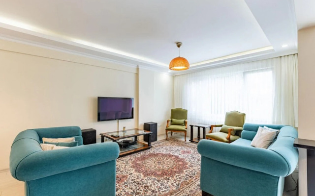Pleasant Flat with Balcony in Moda Kadikoy