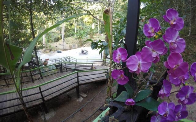 Nua Tone Resort & Cafe