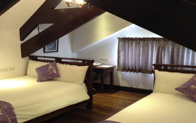 Log Cabin Hotel-Baguio